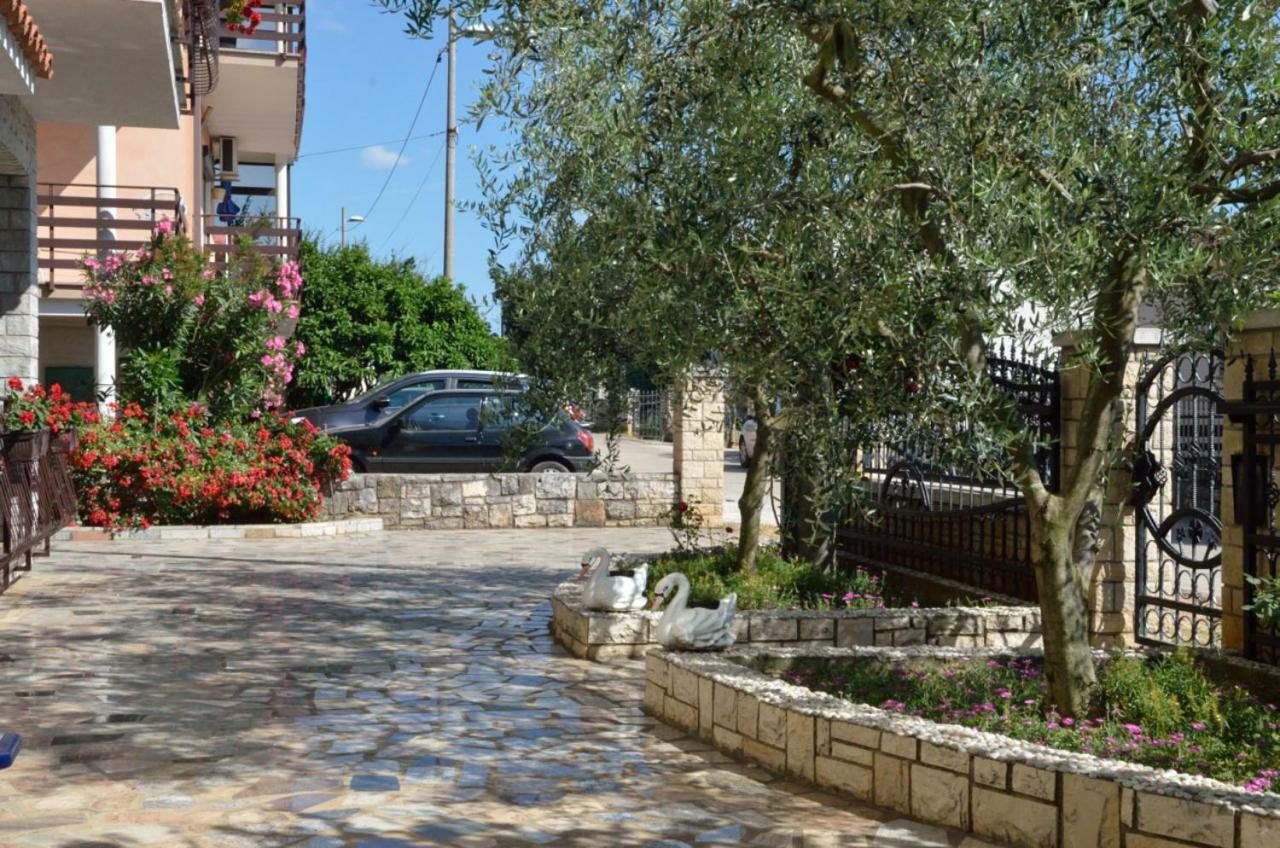 Apartments Ruza Umag Exterior foto